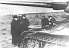 Представители ГБТУ и руководство Кировского завода осматривают опытный образец 1946 года.
